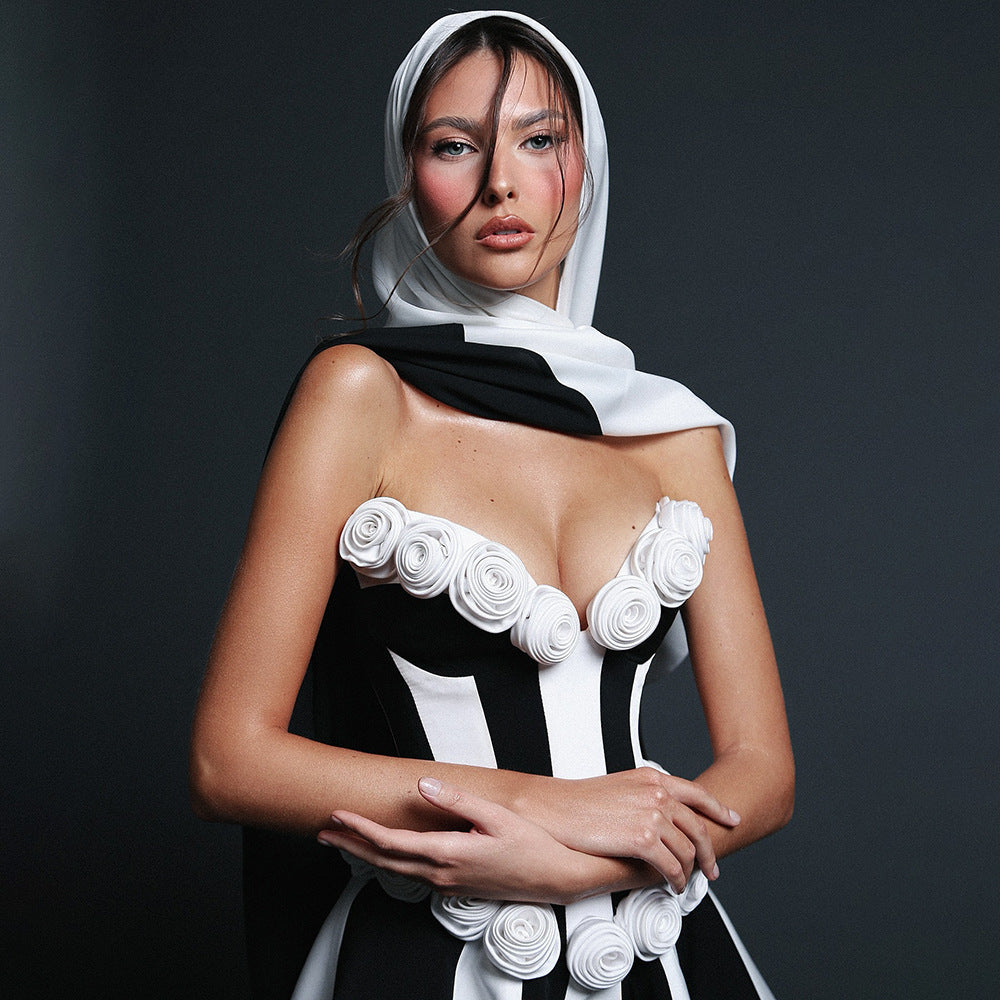 Damen verspieltes Cocktailkleid mit Blumenapplikationen und schwingendem Rock EB