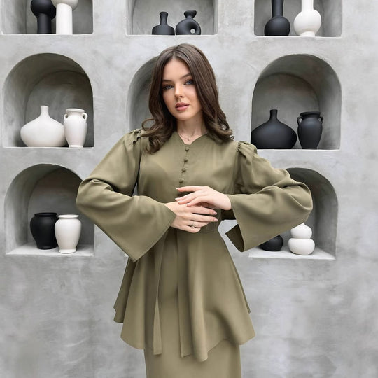 Damen Elegantes Kleid mit Rüschendetails und Knopfleiste EB