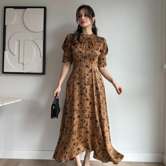 Damen Romantisches Maxikleid mit Rüschendetails und floralem Muster EB