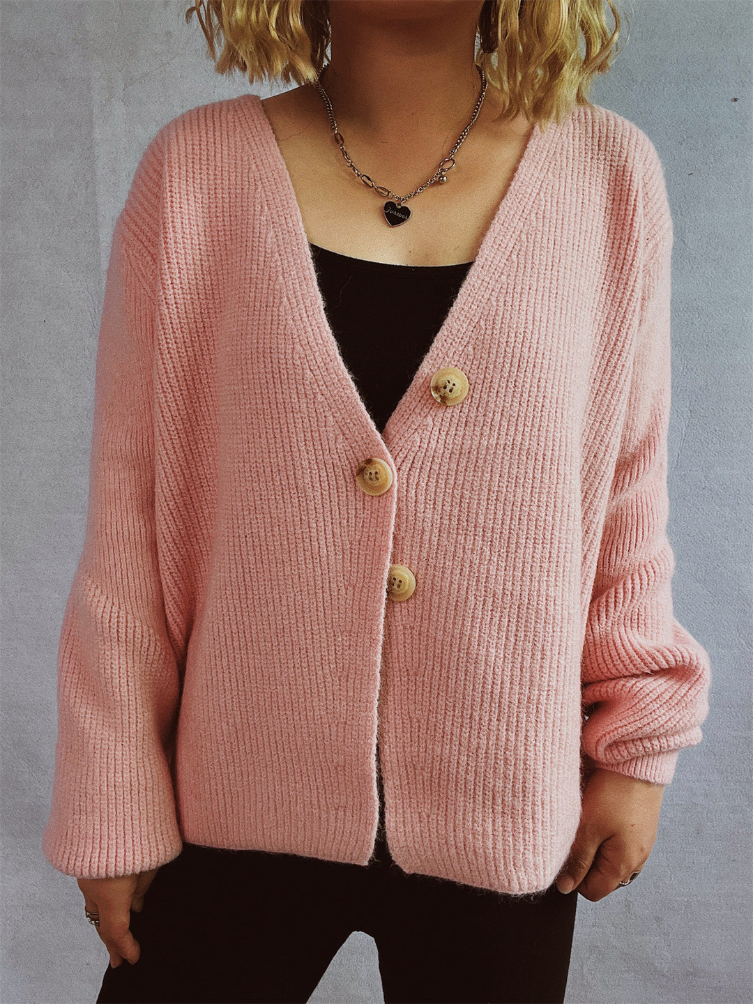 Damen lässiger Strickcardigan mit dekorativen Knopfdetails EB