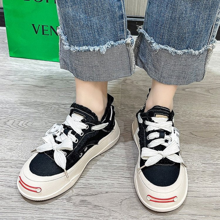 Damen Trendige Sneakers mit auffälligem Design und innovativer Schnürung EB