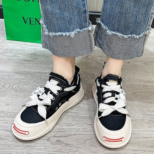 Damen Trendige Sneakers mit auffälligem Design und innovativer Schnürung EB