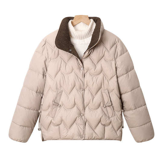 Damen nan kurze gesteppte Pufferjacke mit dekorativer Bogensteppung und Druckknopfblende EB