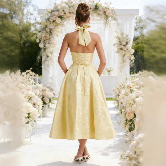 Damen Elegantes Halterneck-Midi-Kleid mit detaillierter Spitzenverarbeitung EB
