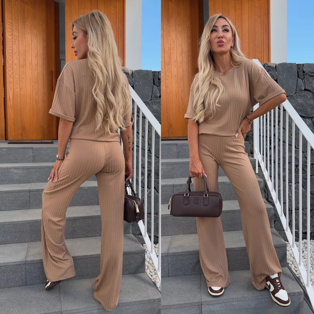 Damen weiches geripptes Lounge-Set mit Oversize-Viskoseshirt und High-Waist Schlaghose EB