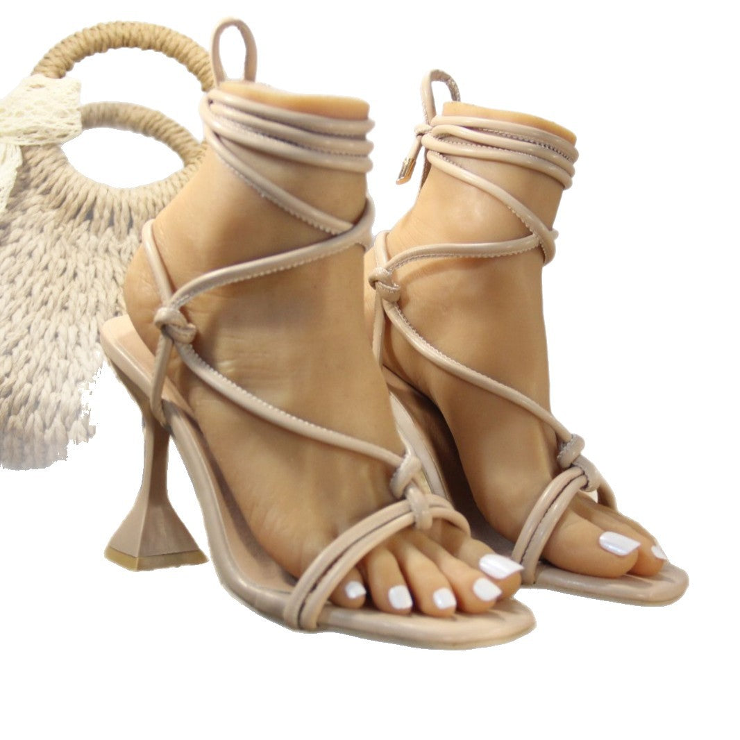 Damen High-Heel Sandalen mit modernen Schnürdetails und eleganter Absatzhöhe EB