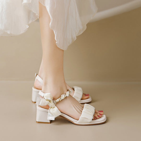 Damen Sandalen mit modischem Rüschendesign und elegantem Kettenakzent EB