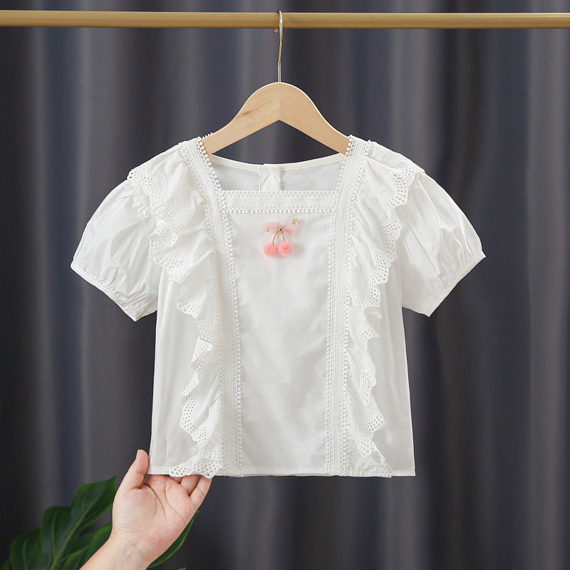 Mädchen Bluse mit verspieltem Rüschendesign und kunstvoller Häkelverzierung EB