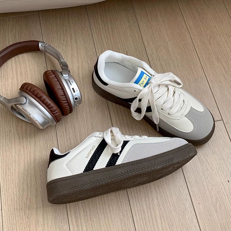 Damen Sportliche Sneakers mit atmungsaktivem Obermaterial und modischen Details EB