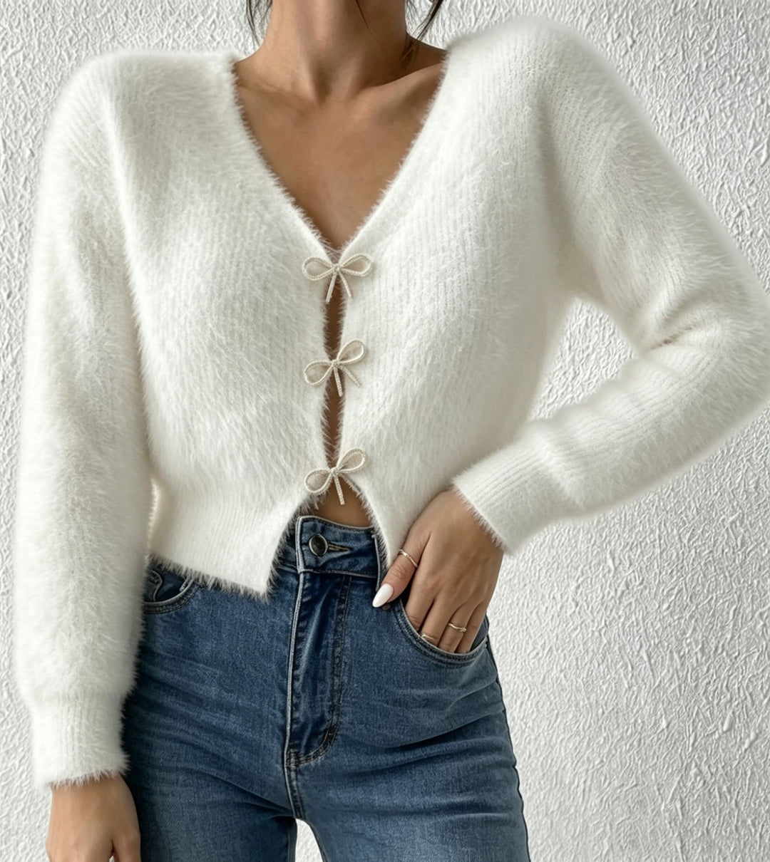 Damen Flauschiger Cropped-Cardigan mit V-Ausschnitt und Schleifen‑Verschlüssen EB