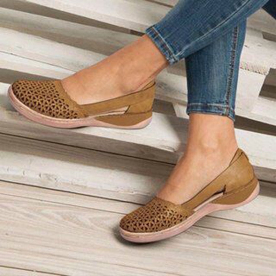 Damen bequeme und stilvolle Slipper mit perforiertem Design EB