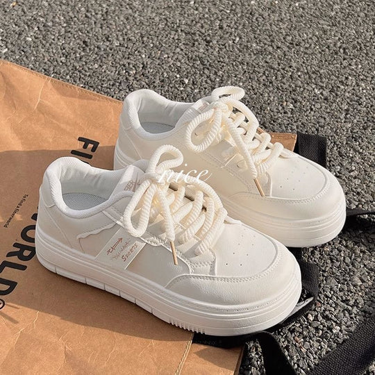 Damen Urbane Plateausneaker im Minimalstil mit gepolstertem Komfortkragen EB