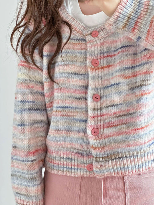 Damen Strickjacke mit buntem Muster und zarten Knöpfen EB