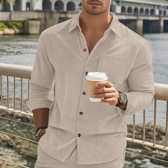 Herren gestreiftes Langarmshirt mit modischem Stehkragen und praktischer Brusttasche EB