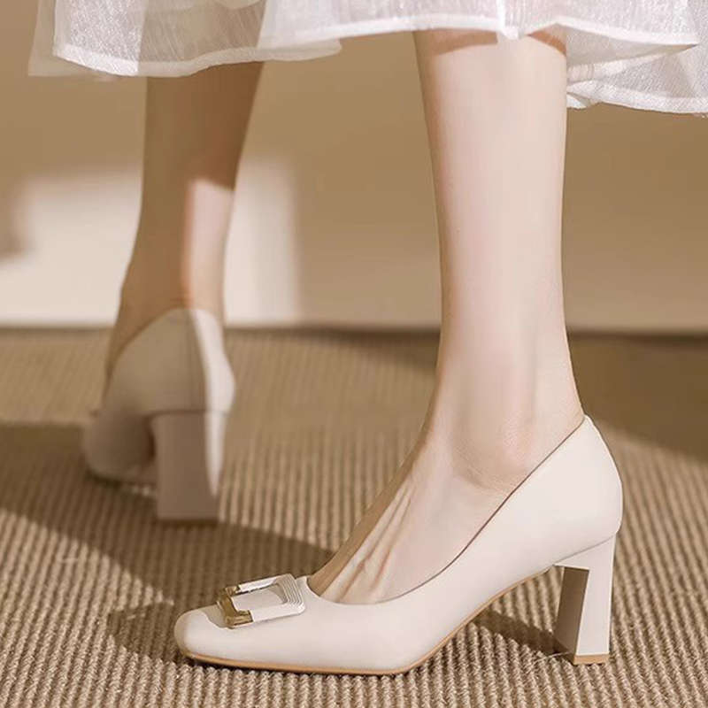 Damen Elegante und komfortable Pumps mit modischer Schnallenverzierung EB