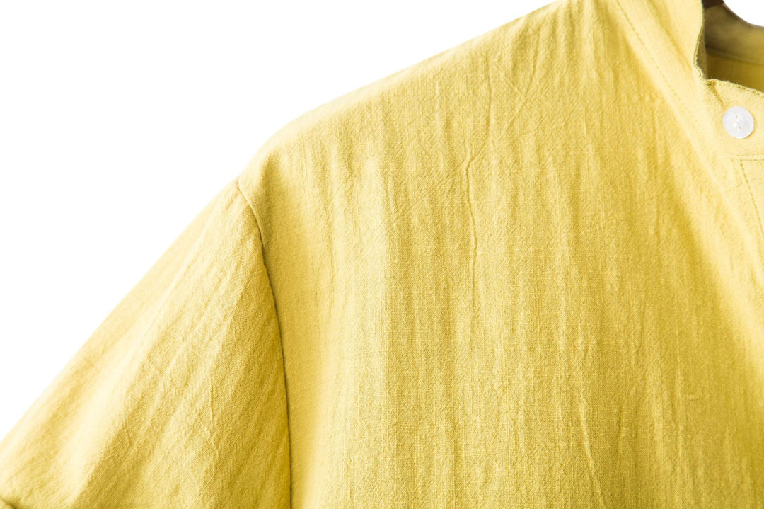 Herren Kurzarmhemd mit Knopfdetails und legerem Stehkragen EB