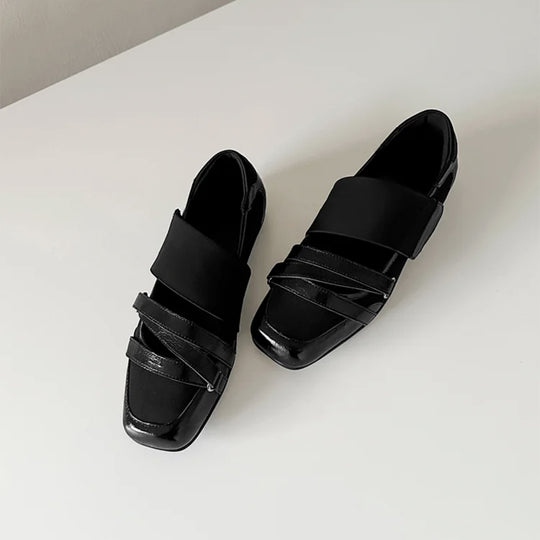 Damen klassische Loafers mit modischen Riemen und glänzenden Akzenten EB