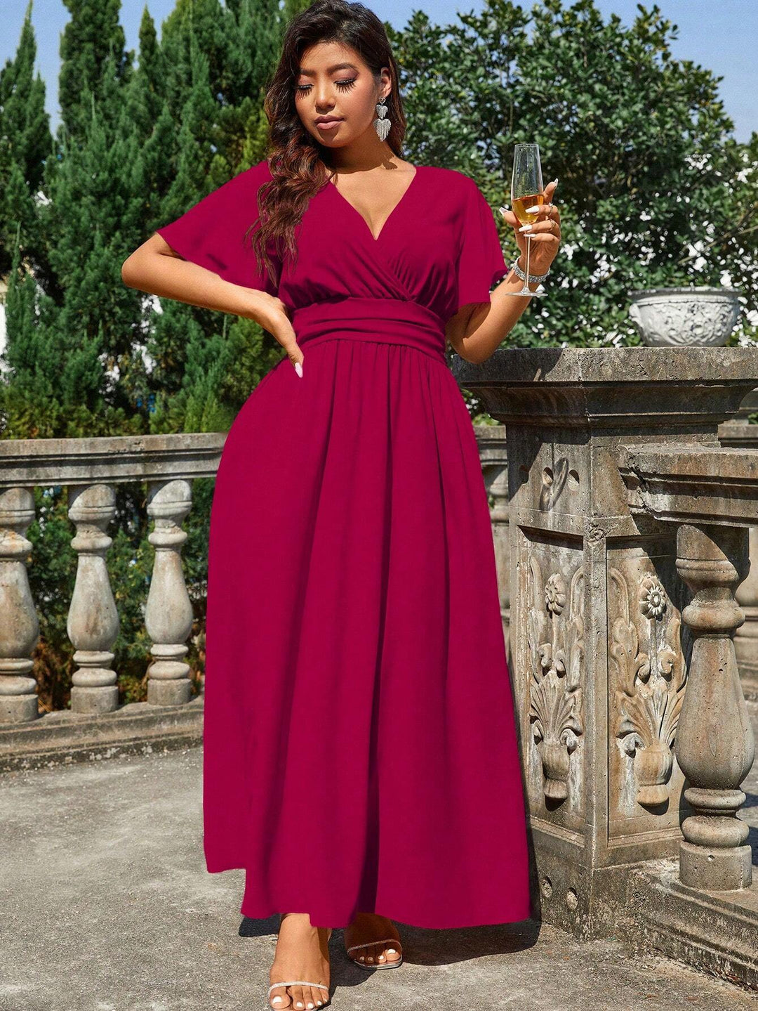 Damen Maxikleid mit tiefem V-Ausschnitt und tailliertem Schnitt EB