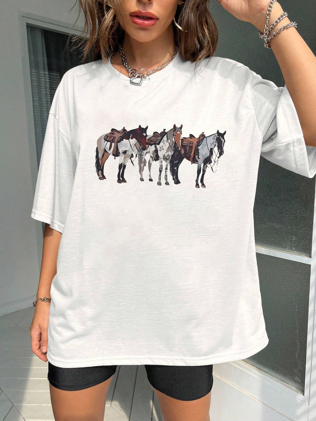 Damen T-Shirt mit künstlerischem Totenkopf-Motiv und lässigem Schnitt EB