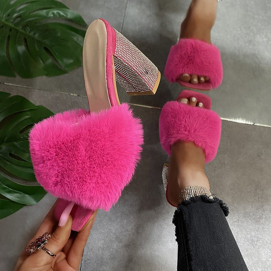 Damen Glamouröse Mules mit kuscheligem Kunstfell und glitzerndem Absatz EB