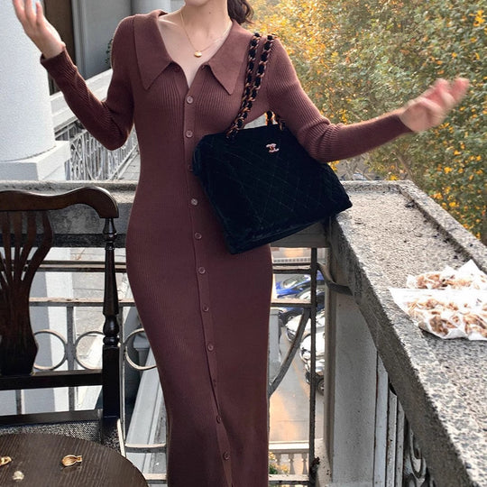 Damen Strickmaxikleid mit Knopfverschluss und modischem Kragen EB