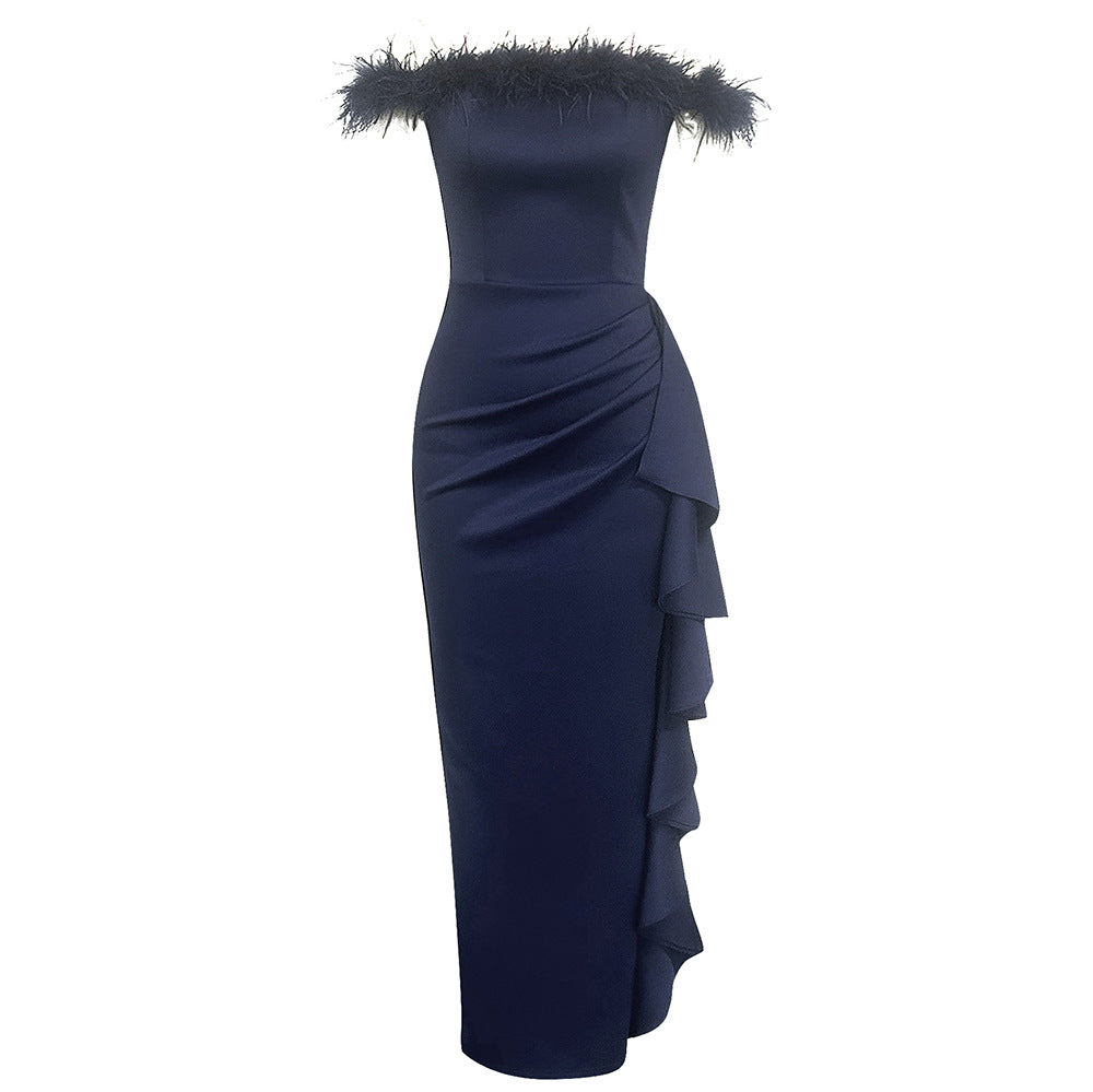 Damen Elegantes Abendkleid mit abnehmbaren Federdetails und asymmetrischem Schnitt EB