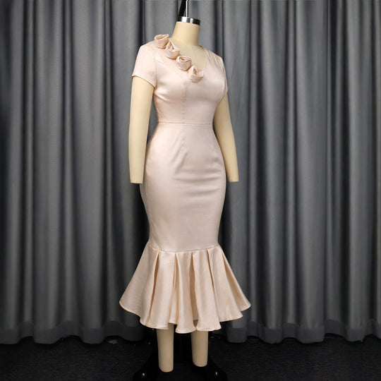 Damen figurbetontes Kleid mit Volant und Blütenapplikationen EB