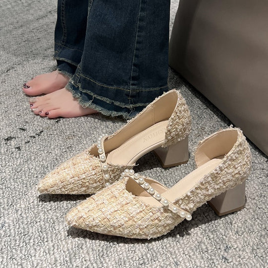 Damen Elegante Pumps mit perlenverziertem Riemen und moderatem Blockabsatz EB