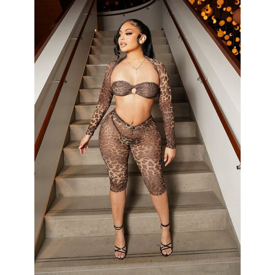 Damen Set mit tierischem Druck und modernen Cut-Out-Details EB