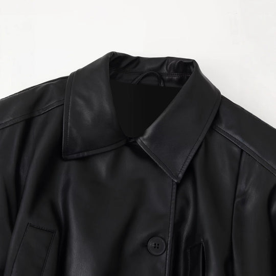 Damen Kunstlederjacke mit eleganten Knopfdetails und Gürteldesign EB