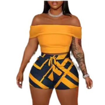 Damen Stylisches Off-Shoulder Oberteil mit gemusterter Shorts EB