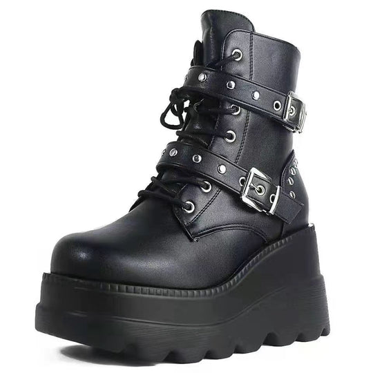 Damen nan knöchelhohe Punk-Plateau-Bikerstiefelette mit doppelten Zierriemen und markanter Profilsohle EB