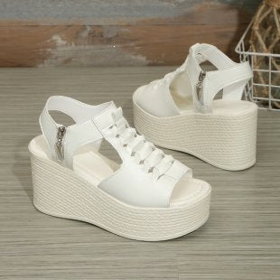 Damen Wedge-Sandaletten mit raffiniertem Gurt-Design EB