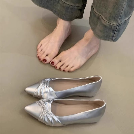 Damen spitze Pumps mit kunstvollem Knoten aus feinem Satin EB