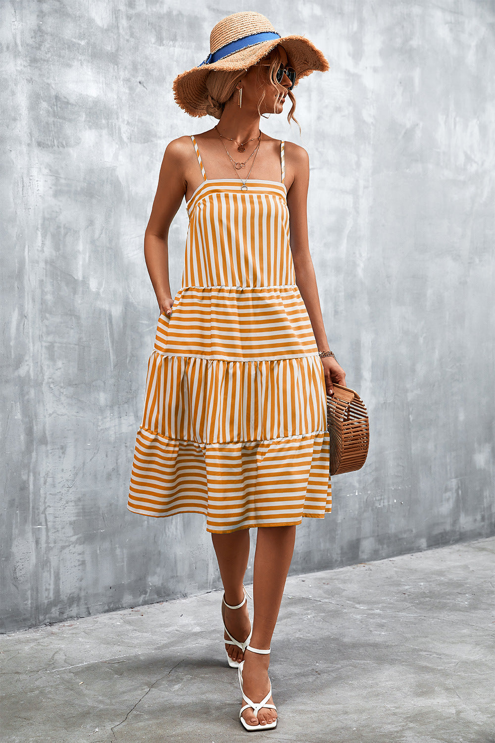 Damen Luftiges Gestreiftes Maxikleid mit Rüschendetails und verstellbaren Trägern EB