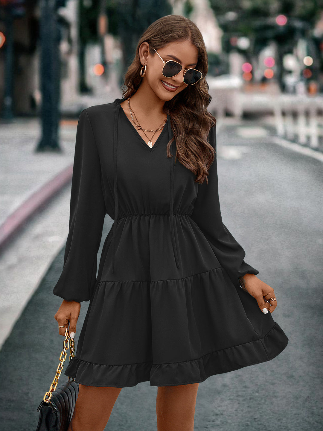 Damen kurzes Kleid mit lässigem Schnitt und Volantdetails EB