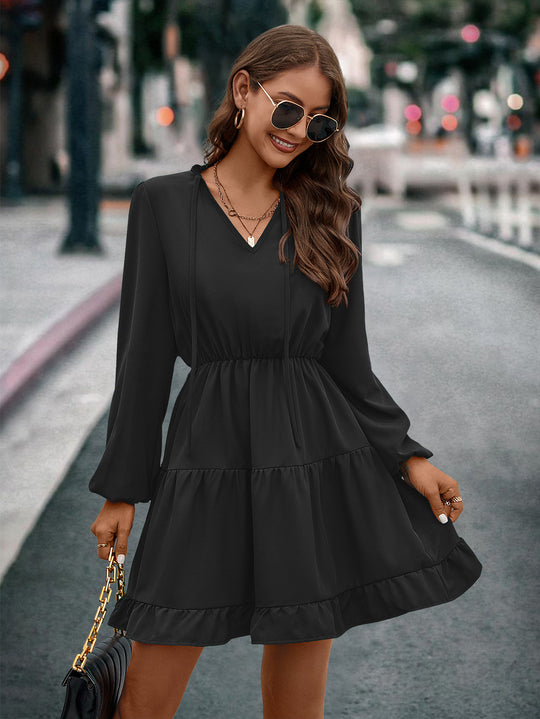 Damen kurzes Kleid mit lässigem Schnitt und Volantdetails EB