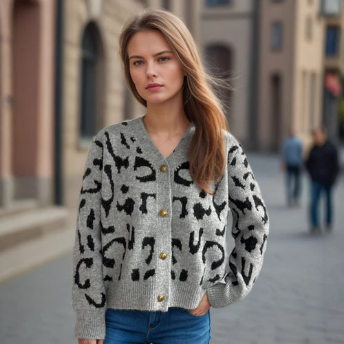 Damen Strickjacke im modernen Leopardenmuster mit Knopfdetails EB