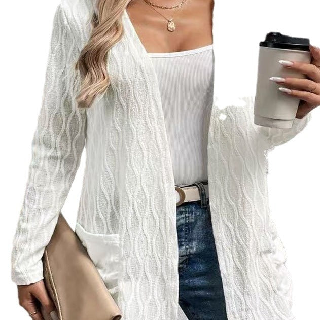 Damen Strickjacke mit raffiniertem Wellenmuster und praktischen Taschen EB