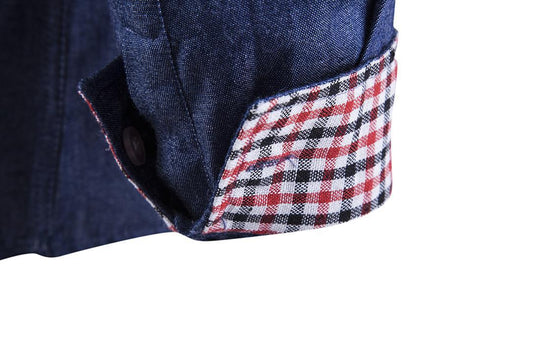 Herren Denim Langarmhemd mit kontrastierenden Knöpfen und Brusttasche EB