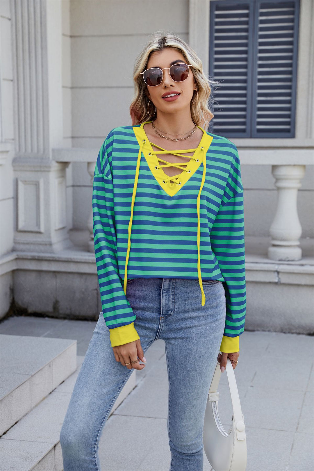 Damen modischer Cropped Pullover mit auffälligem Schnürdetail EB