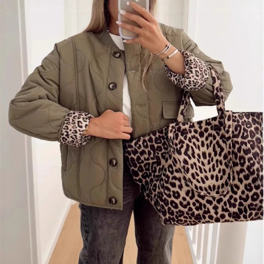 Damen gesteppte Leichtjacke mit trendigen Animal-Print-Ärmeln EB