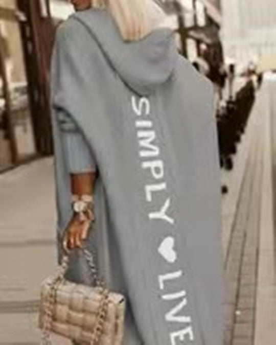 Damen Oversized Strickmantel mit Hoodie und auffälligem Schriftzug EB
