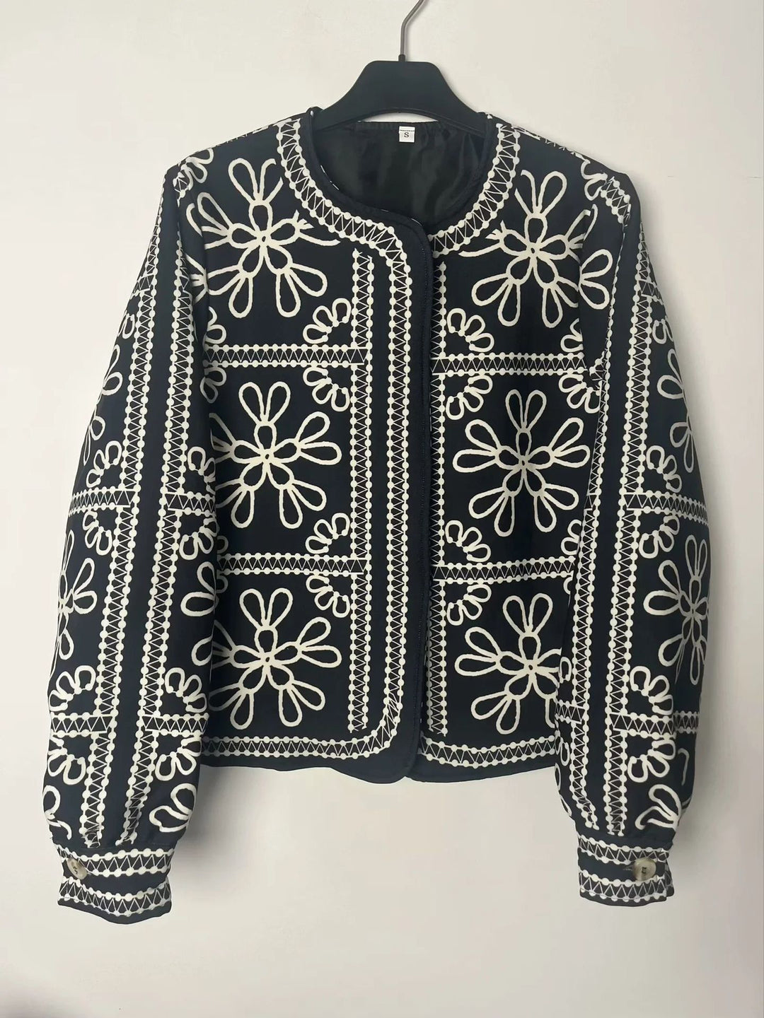 Damen gestickte Jacke mit floralem Design und modernem Schnitt EB