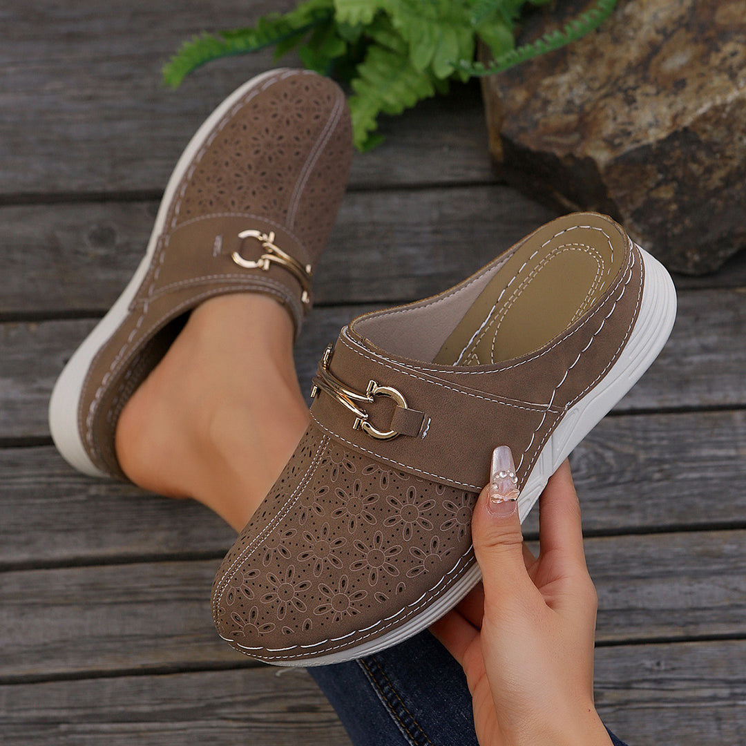 Damen Clogs mit floralem Lochdesign und komfortabler Fußbettgestaltung EB