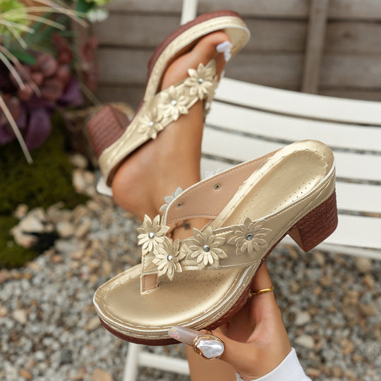 Damen Wedge-Sandaletten mit floralen Applikationen und rutschfester Sohle EB