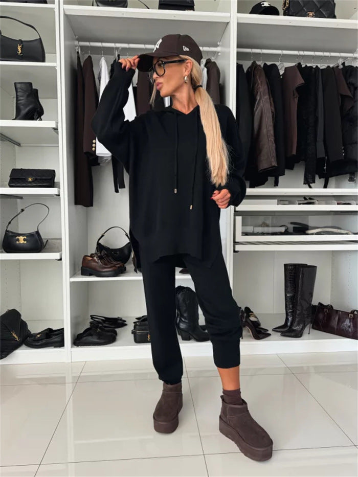 Damen Lounge-Set aus weichem Feinstrick mit übergroßem Kapuzenpullover und schmal zulaufender Bündchenhose EB