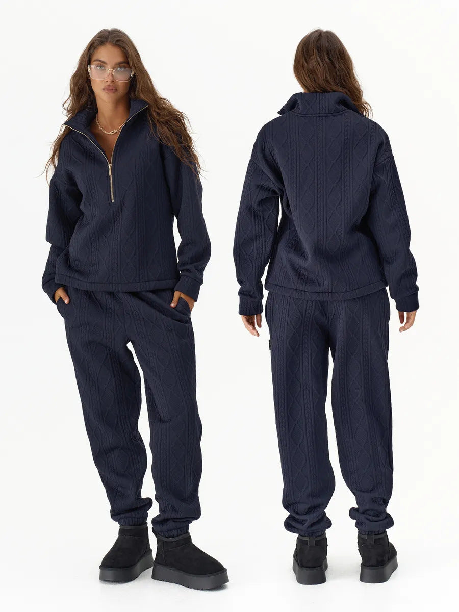 Damen Zopfstrick-Lounge-Set mit halbem Reißverschluss und hochtaillierter Jogginghose Eichborn Berlin