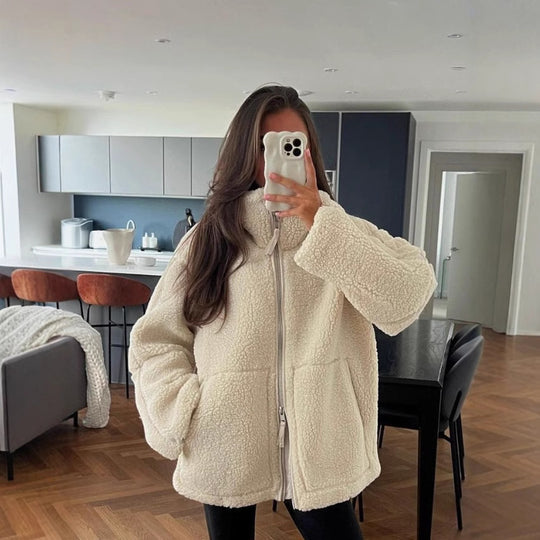 Damen Oversize Teddy-Fleecejacke mit Stehkragen und aufgesetzten Taschen EB