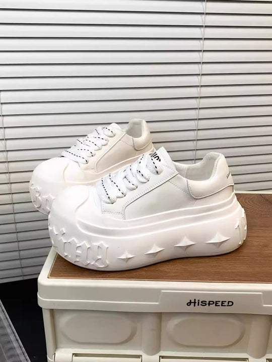 Damen Sneakers mit gesteigertem Plateau-Design und modischer Ziersteppung EB